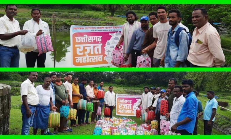 रजत जयंती महोत्सव 2025: बेलबहरा प्रक्षेत्र में जिपं सदस्य रामजीत लकड़ा के हाथों कृषकों को मिला मत्स्य बीज रजत जयंती महोत्सव 2025: बेलबहरा प्रक्षेत्र में जिपं सदस्य रामजीत लकड़ा के हाथों कृषकों को मिला मत्स्य बीज