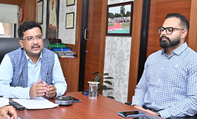 रायपुर : आदि कर्मयोगी अभियान: प्रमुख सचिव बोरा ने ली प्रदेश के 28 जिलों के कलेक्टरों की वीडियो कॉन्फ्रेंसिंग