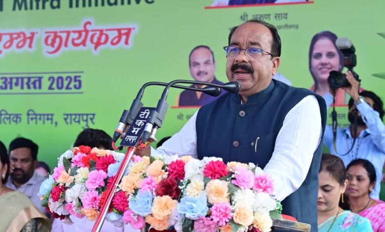 रायपुर : पर्यावरण के प्रति जागरूक हो ज्यादा से ज्यादा संख्या में लगाएं पौधे – अरुण साव रायपुर : पर्यावरण के प्रति जागरूक हो ज्यादा से ज्यादा संख्या में लगाएं पौधे – अरुण साव