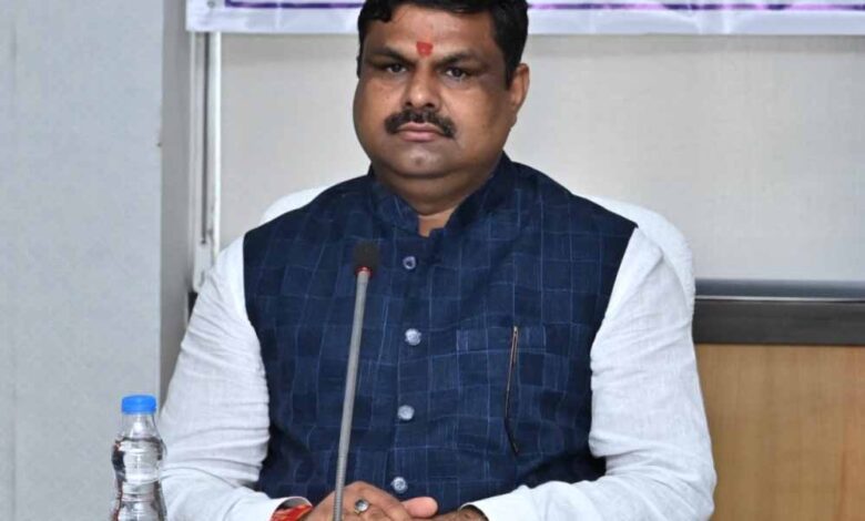 रायपुर : शिक्षा विभाग के अधिकारी शिक्षण कार्य को सर्वोच्च प्राथमिकता दें : मंत्री गजेन्द्र यादव रायपुर : शिक्षा विभाग के अधिकारी शिक्षण कार्य को सर्वोच्च प्राथमिकता दें : मंत्री गजेन्द्र यादव