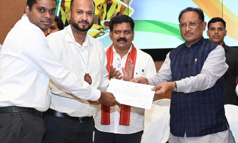 रायपुर : दूरस्थ क्षेत्रों और विशेष पिछड़ी जनजातियों को विकास की सबसे ज्यादा जरूरत – विष्णु देव साय रायपुर : दूरस्थ क्षेत्रों और विशेष पिछड़ी जनजातियों को विकास की सबसे ज्यादा जरूरत – विष्णु देव साय