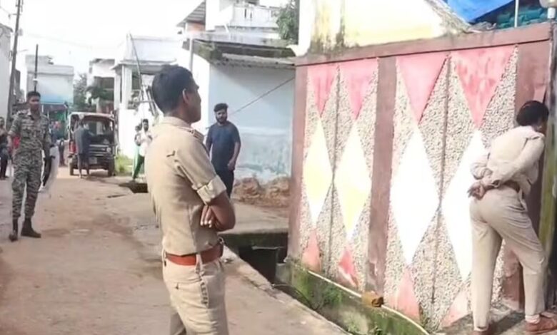 जगदलपुर में सट्टा किंग की नई चाल हुई फेल, डॉग रेस्क्यू टीम ने किया शातिर का शिकार जगदलपुर में सट्टा किंग की नई चाल हुई फेल, डॉग रेस्क्यू टीम ने किया शातिर का शिकार