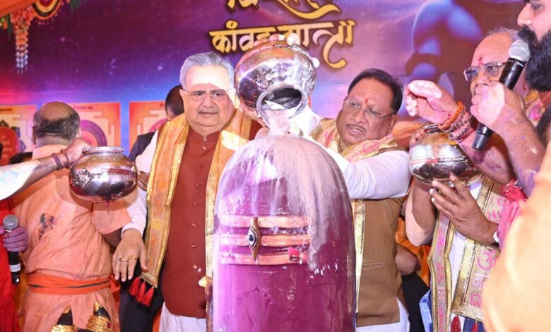 रायपुर : सावन की पावन बेला में मुख्यमंत्री विष्णु देव साय ने किया भगवान शिव का रूद्राभिषेक, प्रदेशवासियों की समृद्धि और सुख-शांति की कामना रायपुर : सावन की पावन बेला में मुख्यमंत्री विष्णु देव साय ने किया भगवान शिव का रूद्राभिषेक, प्रदेशवासियों की समृद्धि और सुख-शांति की कामना