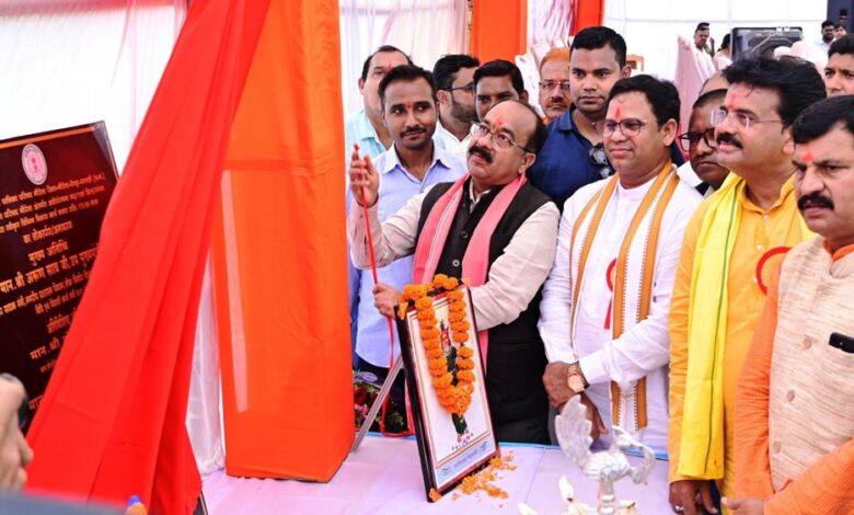 रायपुर : उप मुख्यमंत्री अरुण साव ने 4.09 करोड़ के विकास कार्यों का किया लोकार्पण-भूमिपूजन रायपुर : उप मुख्यमंत्री अरुण साव ने 4.09 करोड़ के विकास कार्यों का किया लोकार्पण-भूमिपूजन