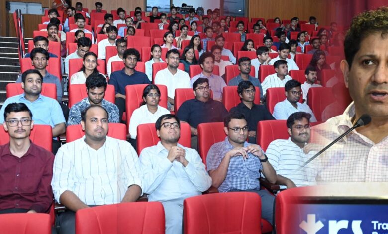 रायपुर : हरित विकास की दिशा में ग्रामीण क्षेत्रों की भूमिका सबसे महत्त्वपूर्ण-उपमुख्यमंत्री विजय शर्मा रायपुर : हरित विकास की दिशा में ग्रामीण क्षेत्रों की भूमिका सबसे महत्त्वपूर्ण-उपमुख्यमंत्री विजय शर्मा