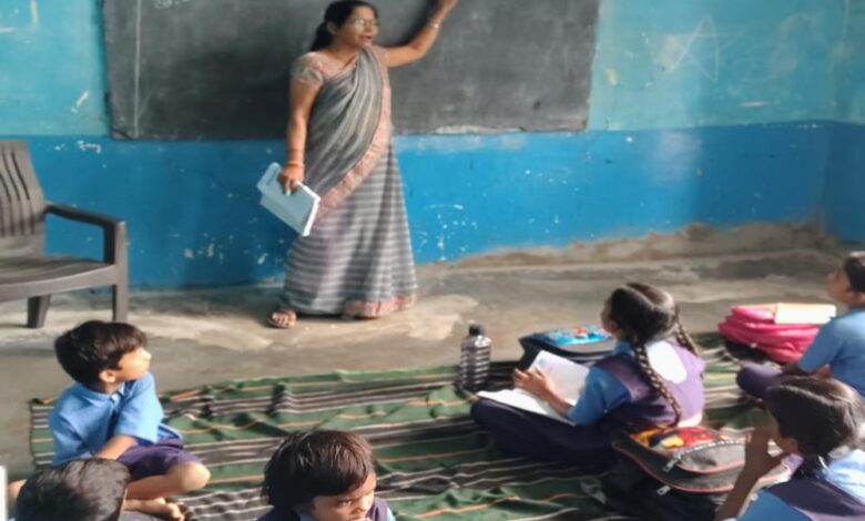 युक्तियुक्तकरण से विद्यालय को मिले दो-दो शिक्षक, बच्चों के चेहरे पर फिर से लौटी मुस्कान
