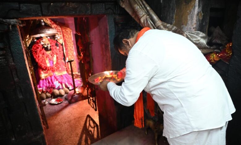 रायपुर : उपमुख्यमंत्री विजय शर्मा ने माँ दंतेश्वरी की पूजा-अर्चना कर प्रदेशवासियों की खुशहाली की कामना की रायपुर : उपमुख्यमंत्री विजय शर्मा ने माँ दंतेश्वरी की पूजा-अर्चना कर प्रदेशवासियों की खुशहाली की कामना की