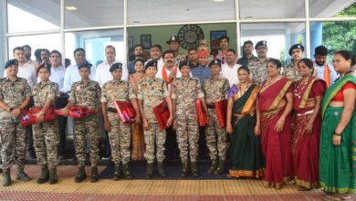 रायपुर : उप मुख्यमंत्री और वन मंत्री को ‘दंतेश्वरी फाइटर्स’ आत्मसमर्पित माओवादी बहनों ने बांधा रक्षा सूत्र
