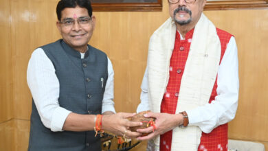 राज्यपाल रमेन डेका से राजभवन में मंत्री टंकराम वर्मा ने की सौजन्य भेंट….
