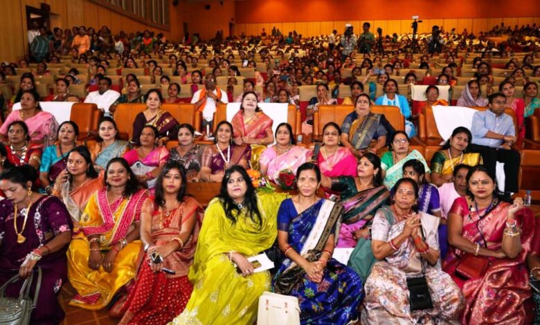 छत्तीसगढ़ रजत महोत्सव : महिला सम्मेलन एवं तीजा-पोरा महोत्सव का भव्य आयोजन…. छत्तीसगढ़ रजत महोत्सव : महिला सम्मेलन एवं तीजा-पोरा महोत्सव का भव्य आयोजन….