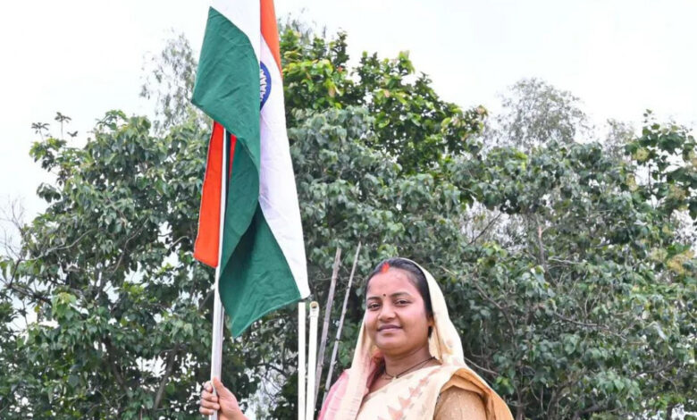 हर घर तिरंगा अभियान – मंत्री श्रीमती लक्ष्मी राजवाड़े ने निज निवास पर फहराया तिरंगा….
