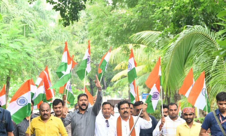 हर घर तिरंगा अभियान: उपमुख्यमंत्री विजय शर्मा ने आवास पर लगाया तिरंगा, दिया एकता व देशभक्ति का संदेश…