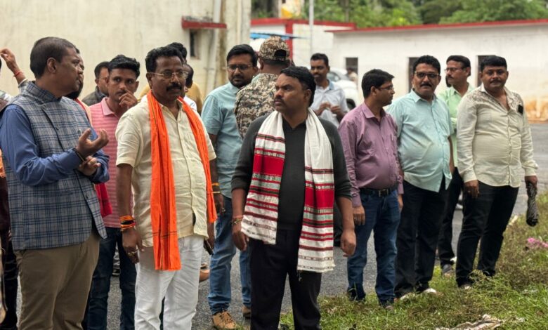 अतिवर्षा प्रभावित क्षेत्रों का दौरा: मंत्री केदार कश्यप ने लिया जायजा, नुकसान का आकलन व पुनर्वास के दिए निर्देश….. अतिवर्षा प्रभावित क्षेत्रों का दौरा: मंत्री केदार कश्यप ने लिया जायजा, नुकसान का आकलन व पुनर्वास के दिए निर्देश…..