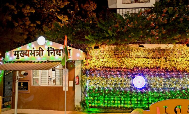 मुख्यमंत्री विष्णु देव साय ने स्वतंत्रता दिवस की दी बधाई, रोशनी से आलोकित हुआ मुख्यमंत्री निवास….