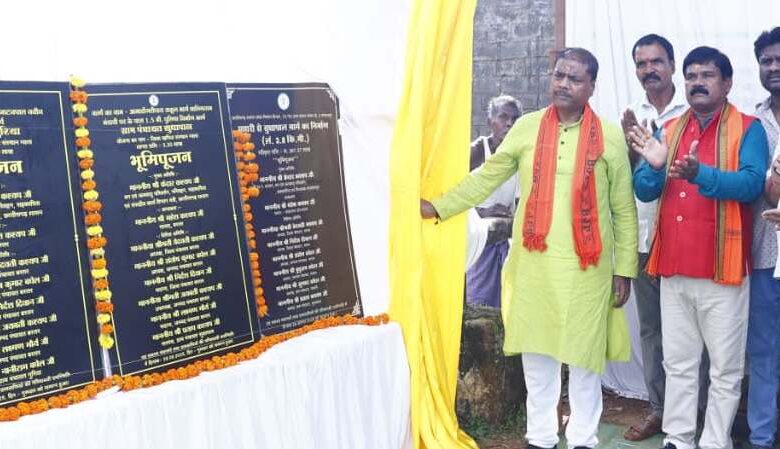 वनमंत्री केदार कश्यप ने 3.74 करोड़ रूपए से अधिक के विभिन्न विकास कार्यों का किया भूमिपूजन… वनमंत्री केदार कश्यप ने 3.74 करोड़ रूपए से अधिक के विभिन्न विकास कार्यों का किया भूमिपूजन…