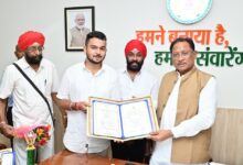 मुख्यमंत्री विष्णु देव साय से राष्ट्रपति सम्मान से सम्मानित देवाशीष और मनतृप्त कौर ने की सौजन्य मुलाकात…