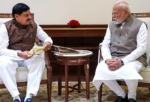 मुख्यमंत्री ने प्रधानमंत्री मोदी से मुलाकात की, किया आमंत्रित