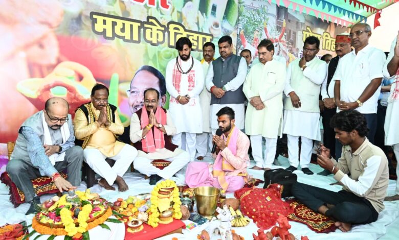 कृषि मंत्री निवास में धूमधाम से मनाया गया पारंपरिक पर्व ‘‘पोरा तिहार’’….. कृषि मंत्री निवास में धूमधाम से मनाया गया पारंपरिक पर्व ‘‘पोरा तिहार’’…..