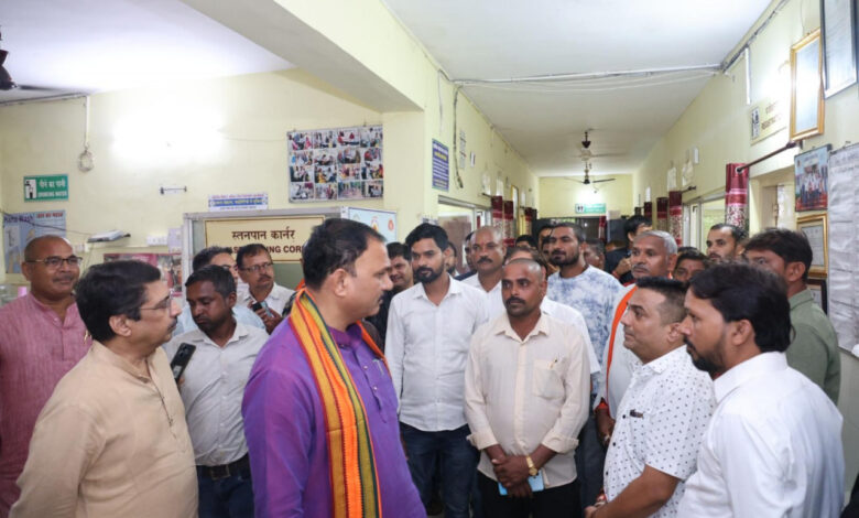 स्वास्थ्य मंत्री श्याम बिहारी जायसवाल ने किया बेमेतरा जिला चिकित्सालय का निरीक्षण, मरीजों से की बातचीत…. स्वास्थ्य मंत्री श्याम बिहारी जायसवाल ने किया बेमेतरा जिला चिकित्सालय का निरीक्षण, मरीजों से की बातचीत….