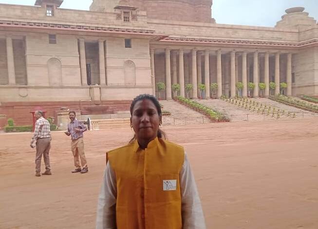 राष्ट्रपति भवन में आयोजित एट होम रिसेप्शन में शामिल हुई बगीचा की सुमन तिर्की… राष्ट्रपति भवन में आयोजित एट होम रिसेप्शन में शामिल हुई बगीचा की सुमन तिर्की…