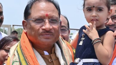 नन्ही सृष्टि को गोद में उठाकर मुख्यमंत्री विष्णु देव साय ने रच दिया अपनत्व और स्नेह का अविस्मरणीय पल…
