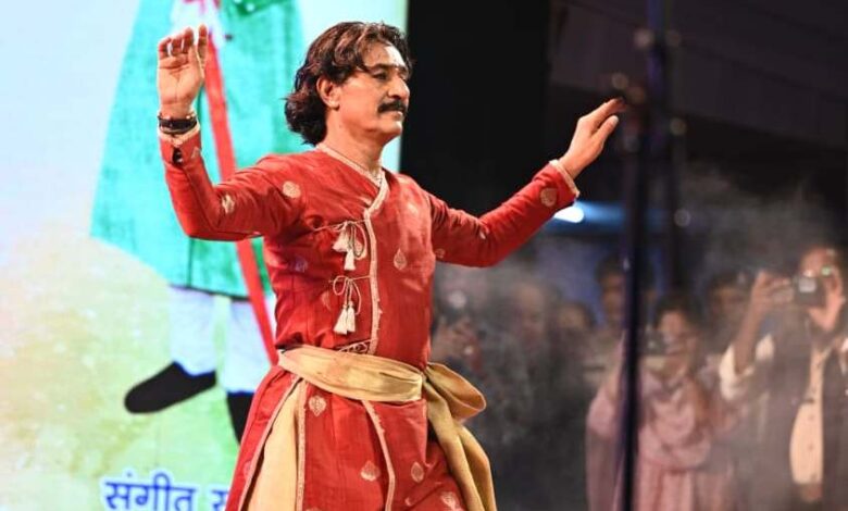 पंडित राजेंद्र गंगानी की कथक प्रस्तुति ने दर्शकों को किया मंत्रमुग्ध… पंडित राजेंद्र गंगानी की कथक प्रस्तुति ने दर्शकों को किया मंत्रमुग्ध…