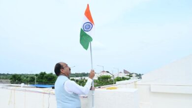 उप मुख्यमंत्री अरुण साव ने ‘हर घर तिरंगा’ अभियान के तहत अपने निवास पर लगाया तिरंगा…
