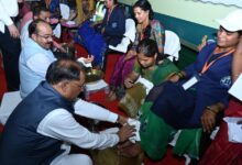मुख्यमंत्री ने पैर पखारकर दिया सम्मान, भावुक हुईं स्वच्छता दीदियां – ‘जीवन में पहली बार इतना गर्व महसूस हुआ’….
