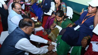 मुख्यमंत्री ने पैर पखारकर दिया सम्मान, भावुक हुईं स्वच्छता दीदियां – ‘जीवन में पहली बार इतना गर्व महसूस हुआ’….