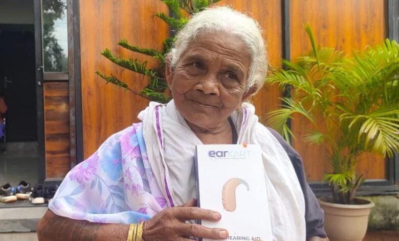 श्रवणदोष से पीड़ित 90 वर्षीय चाका बाई को मिला श्रवण यंत्र, जीवन में लौटी खुशियां….