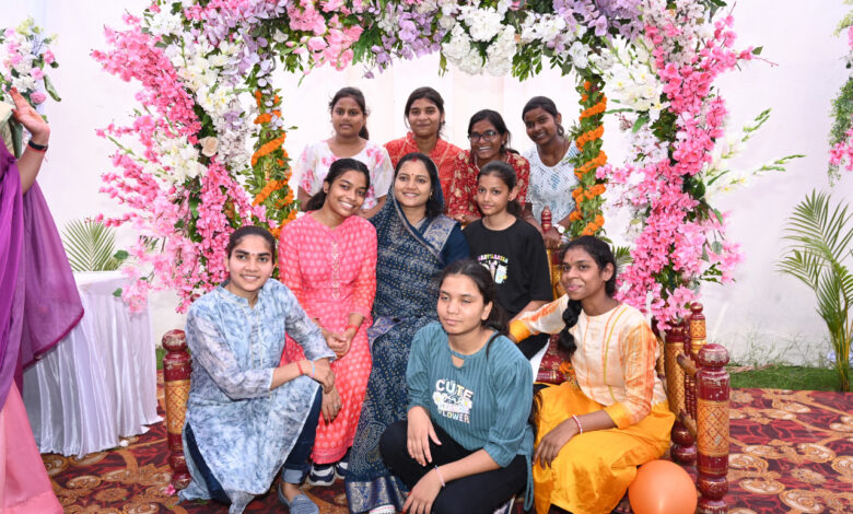 सावन के रंगों में रंगा मंत्री निवास, महिला पत्रकारों संग मंत्री लक्ष्मी राजवाड़े ने लिया उत्सव का आनंद….