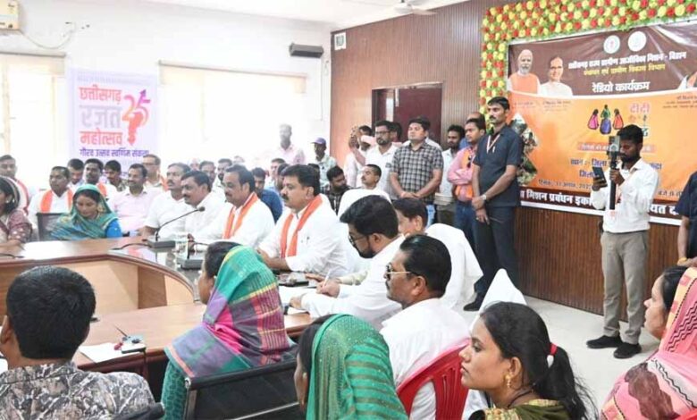 ‘दीदी के गोठ‘ रेडियो कार्यक्रम का पूरे प्रदेश में प्रसारण ‘दीदी के गोठ‘ रेडियो कार्यक्रम का पूरे प्रदेश में प्रसारण