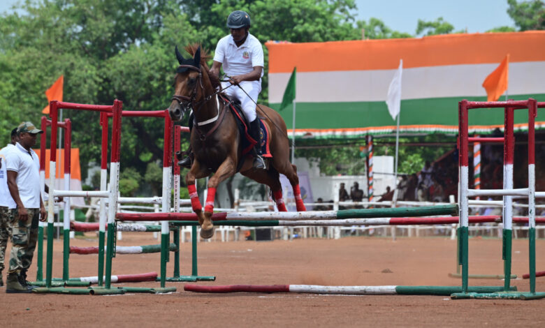 स्वतंत्रता दिवस समारोह: मुख्यमंत्री विष्णुदेव साय ने पुलिस परेड ग्राउंड पर किया ध्वजारोहण, परेड की ली सलामी…