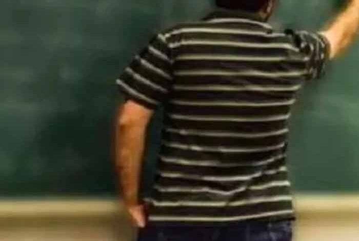मास्टर जी का बड़ा कारनामा: एमपी और छत्तीसगढ़ दोनों जगह निकाल रहे सरकारी वेतन मास्टर जी का बड़ा कारनामा: एमपी और छत्तीसगढ़ दोनों जगह निकाल रहे सरकारी वेतन