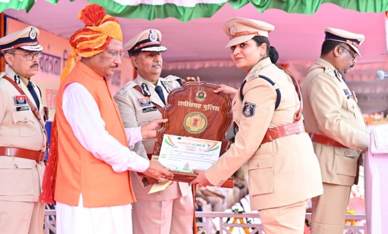 स्वतंत्रता दिवस समारोह: मुख्यमंत्री ने 35 पुलिस अधिकारियों एवं जवानों को पुलिस पदकों से किया सम्मानित….