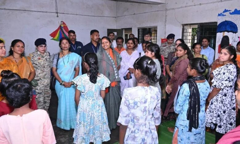 महिला बाल विकास मंत्री ने बीजापुर में बच्चों, महिलाओं और दिव्यांगों के लिए संचालित सेवाओं का किया निरीक्षण… महिला बाल विकास मंत्री ने बीजापुर में बच्चों, महिलाओं और दिव्यांगों के लिए संचालित सेवाओं का किया निरीक्षण…