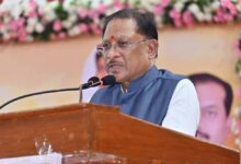 मुख्यमंत्री विष्णुदेव साय शहीद विनोद सिंह कौशिक मेधावी छात्र अभिनंदन समारोह में शामिल