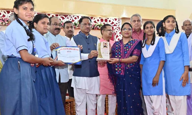 मुख्यमंत्री विष्णु देव साय की पहल पर छत्तीसगढ़ को मिली डीएपी और यूरिया के अतिरिक्त आबंटन की मंजूरी