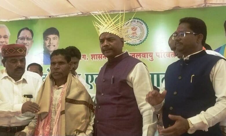 वनभूमि कब्ज़ाधारी किसान ने कब्जा छोड़कर पेश की अनूठी मिशाल: वनमंत्री केदार कश्यप….. वनभूमि कब्ज़ाधारी किसान ने कब्जा छोड़कर पेश की अनूठी मिशाल: वनमंत्री केदार कश्यप…..