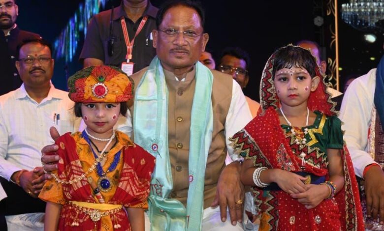 श्रीकृष्ण जन्माष्टमी उत्सव में उमड़ा आस्था का सैलाब : मुख्यमंत्री विष्णु देव साय हुए शामिल… श्रीकृष्ण जन्माष्टमी उत्सव में उमड़ा आस्था का सैलाब : मुख्यमंत्री विष्णु देव साय हुए शामिल…