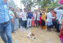 बर्खास्तगी के विरोध में NHM कर्मचारियों का हंगामा, पूरे प्रदेश में आंदोलन और सामूहिक इस्तीफे