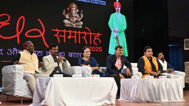 चक्रधर समारोह 2025: काव्य संध्या में गूंजा हास्य, वीर रस और व्यंग्य का संगम