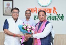 मुख्यमंत्री से ट्रिपल आई टी नया रायपुर के निदेशक प्रोफेसर ओमप्रकाश व्यास ने की सौजन्य मुलाकात