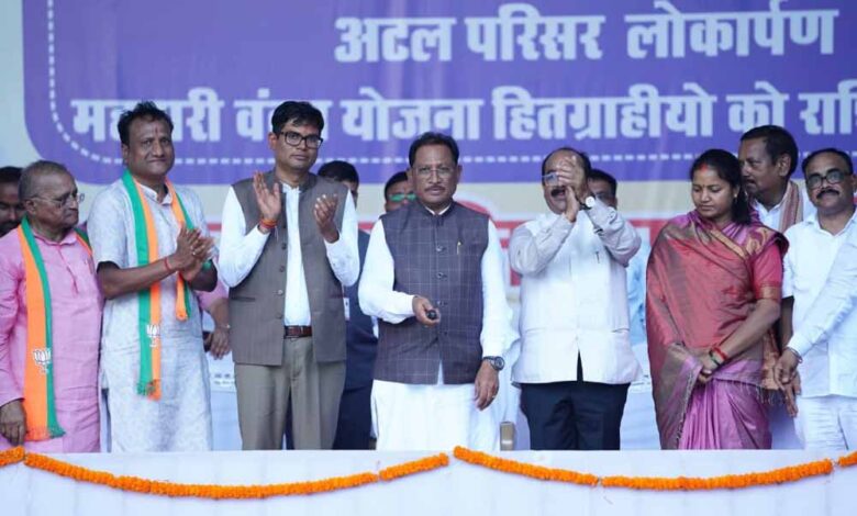 महतारी वंदन योजना : माताओं-बहनों के सम्मान से ही छत्तीसगढ़ की समृद्धि संभव : मुख्यमंत्री साय महतारी वंदन योजना : माताओं-बहनों के सम्मान से ही छत्तीसगढ़ की समृद्धि संभव : मुख्यमंत्री साय