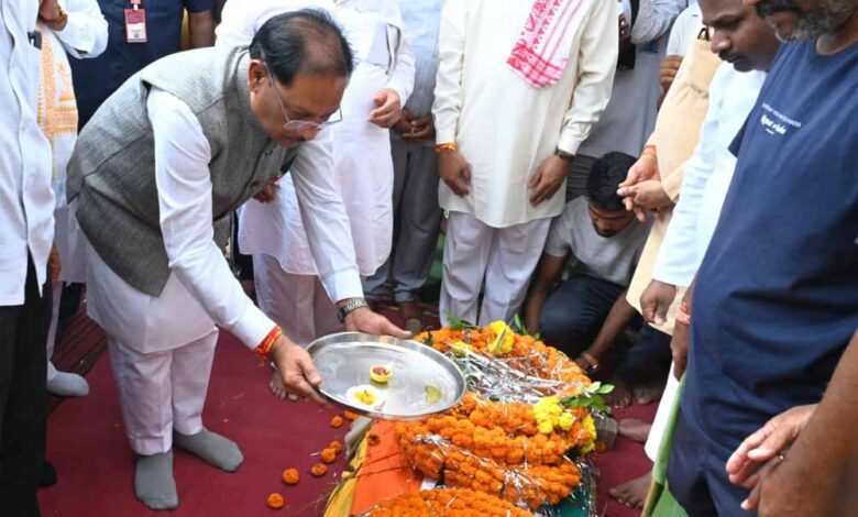 मुख्यमंत्री साय ने पूर्व प्रांत प्रचारक श्रद्धेय श्री शांताराम जी को दी श्रद्धांजलि मुख्यमंत्री साय ने पूर्व प्रांत प्रचारक श्रद्धेय श्री शांताराम जी को दी श्रद्धांजलि