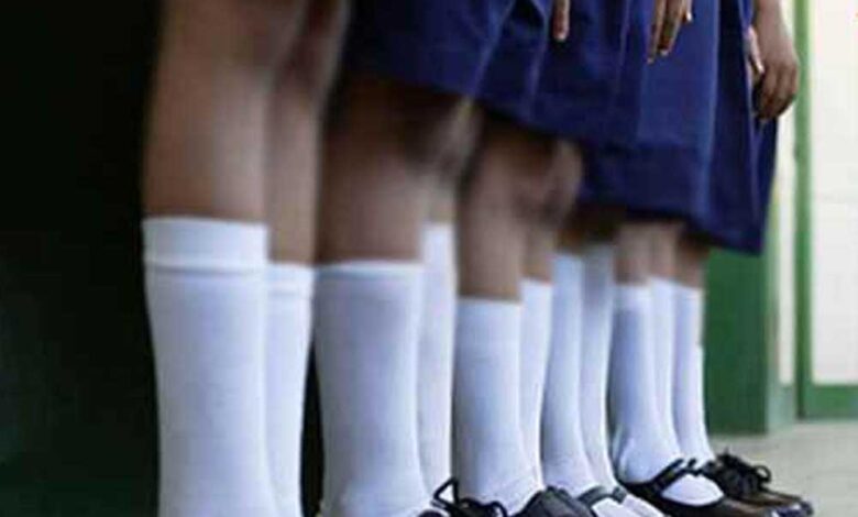 कक्षा में अनुशासन सिखाने के नाम पर बर्बरता: तीन छात्राओं की पिटाई, शिक्षिका निलंबित कक्षा में अनुशासन सिखाने के नाम पर बर्बरता: तीन छात्राओं की पिटाई, शिक्षिका निलंबित