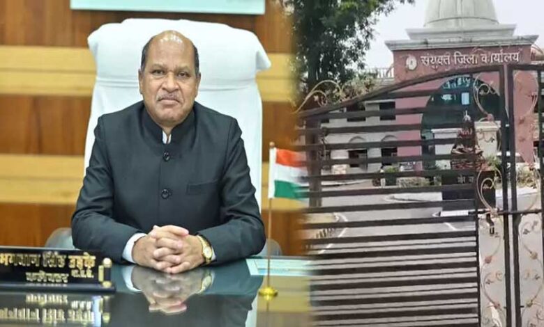 देरी से आने वालों पर कलेक्टर सख्त: दफ्तर का गेट कराया बंद, चेतावनी- नहीं सुधरे तो होगी कार्रवाई देरी से आने वालों पर कलेक्टर सख्त: दफ्तर का गेट कराया बंद, चेतावनी- नहीं सुधरे तो होगी कार्रवाई