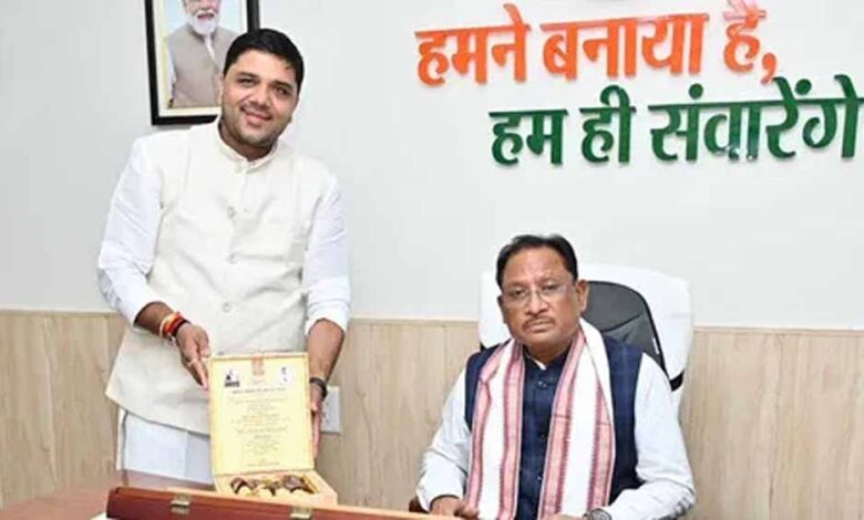 भिलाई: कैन डू पर्वत फाउंडेशन के अध्यक्ष अतुल पर्वत ने CM साय से की मुलाकात, जन्मदिन का निमंत्रण दिया भिलाई: कैन डू पर्वत फाउंडेशन के अध्यक्ष अतुल पर्वत ने CM साय से की मुलाकात, जन्मदिन का निमंत्रण दिया