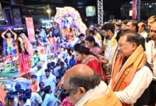 विविध पौराणिक प्रसंगों एवं आधुनिक घटनाओं पर आधारित सुसज्जित झांकियां बनी आकर्षण का केंद्र: झांकियों को देखने रायपुर में उमड़ा जनसैलाब