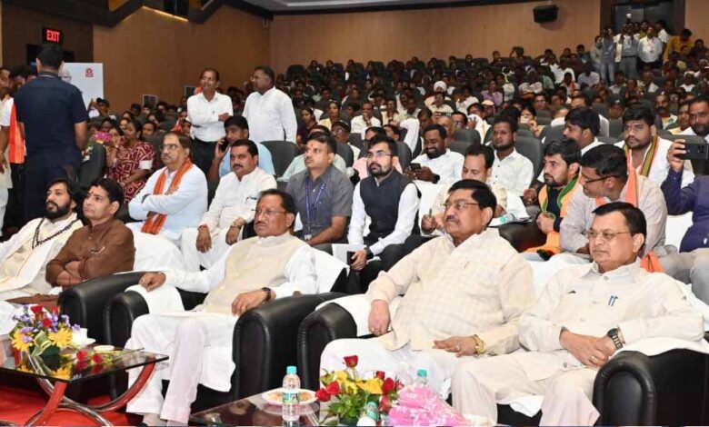 रायपुर : ‘मन की बात’ की 125वीं कड़ी का मुख्यमंत्री विष्णु देव साय सहित मंत्रियों और नागरिकों ने किया श्रवण रायपुर : ‘मन की बात’ की 125वीं कड़ी का मुख्यमंत्री विष्णु देव साय सहित मंत्रियों और नागरिकों ने किया श्रवण